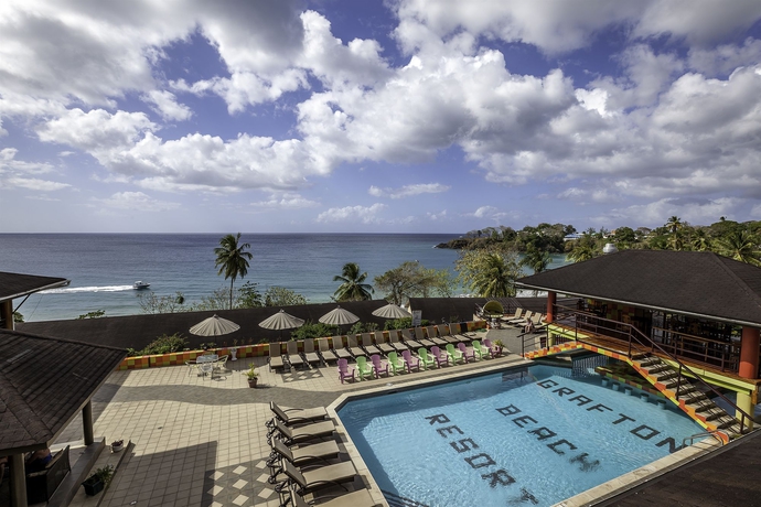 Imagen de la piscina del Hotel Grafton Beach Resort. Foto 15