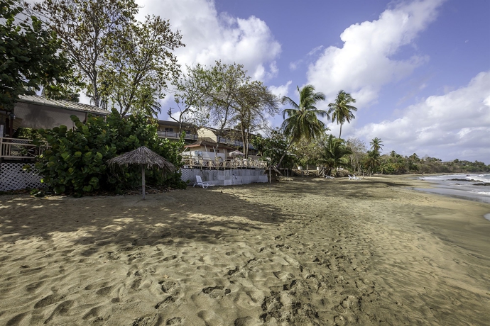 Imagen de los exteriores del Hotel Grafton Beach Resort. Foto 9