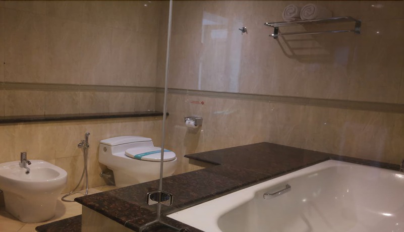 Imagen de la habitación del Hotel Grage Cirebon. Foto 14