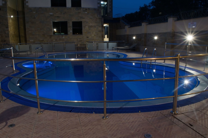 Imagen de la piscina del Hotel Gramo Suites. Foto 19