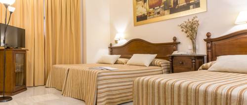 Imagen de la habitación del Hotel Gran Avenida, Coria Del Rio. Foto 7