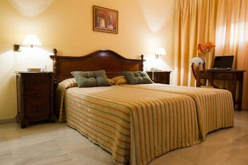 Imagen de la habitación del Hotel Gran Avenida, Coria Del Rio. Foto 8