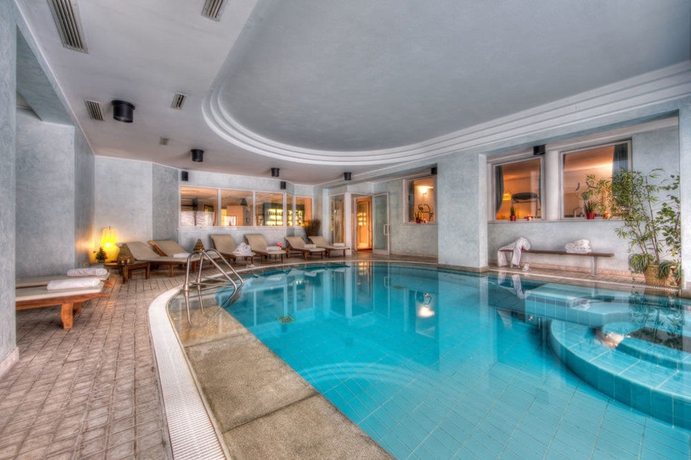 Imagen de la piscina del Hotel Gran Baita and Wellness. Foto 14