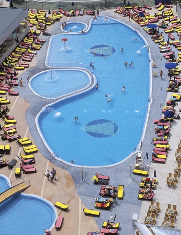 Imagen de la piscina del Hotel Gran Bali. Foto 20