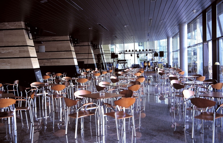 Imagen del bar/restaurante del Hotel Gran Bali. Foto 10