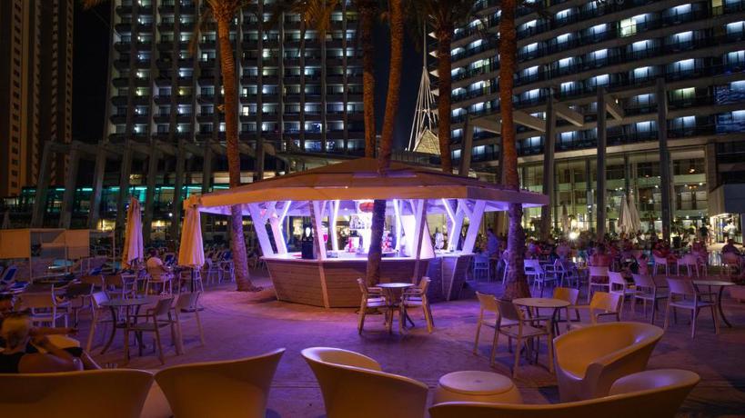 Imagen del bar/restaurante del Hotel Gran Bali & Spa. Foto 7