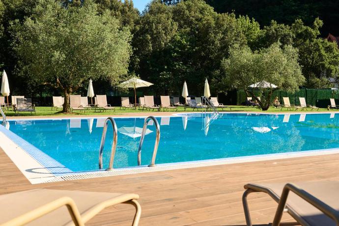 Imagen de la piscina del Hotel Gran Balneario De Puente Viesgo. Foto 18