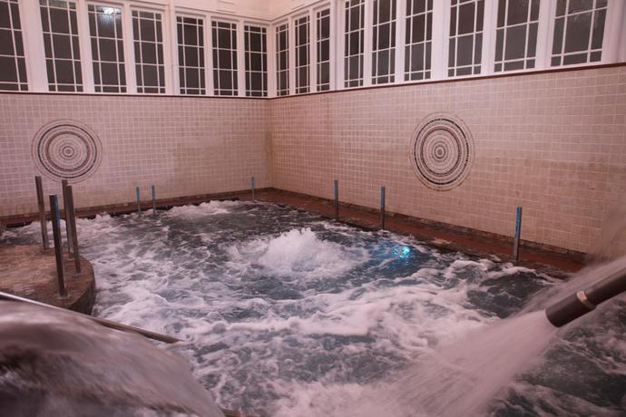 Imagen de la piscina del Hotel Gran Balneario de Liérganes. Foto 18