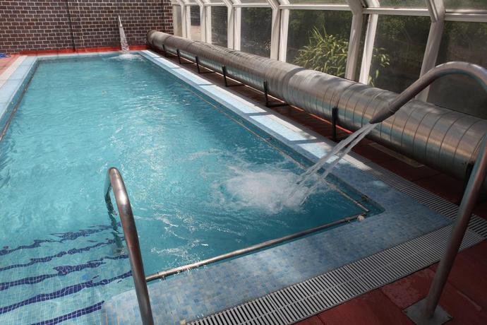 Imagen de la piscina del Hotel Gran Balneario de Liérganes. Foto 19