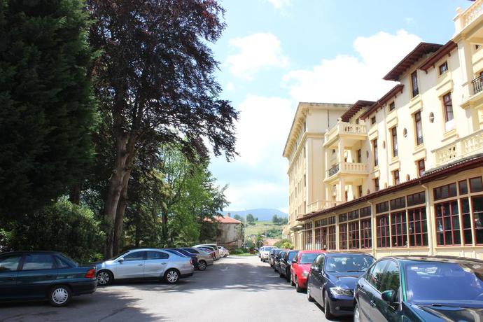 Imagen de los exteriores del Hotel Gran Balneario de Liérganes. Foto 14