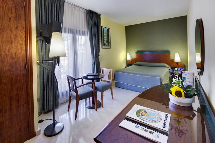 Imagen de la habitación del Hotel Gran Barcino. Foto 7