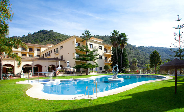 Imagen de la piscina del Hotel Gran Benahavis Spa. Foto 21