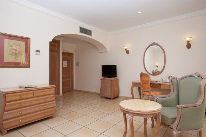 Imagen de la habitación del Hotel Gran Benahavis Spa. Foto 9