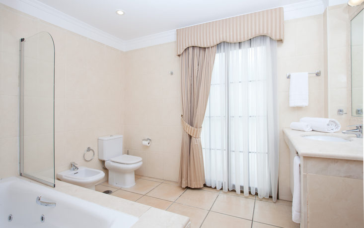 Imagen de la habitación del Hotel Gran Benahavis Spa. Foto 12