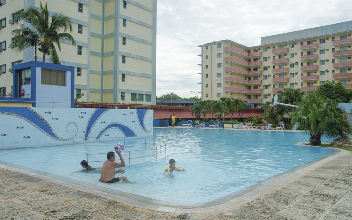 Imagen de la piscina del Hotel Gran Caribe Sunbeach. Foto 7