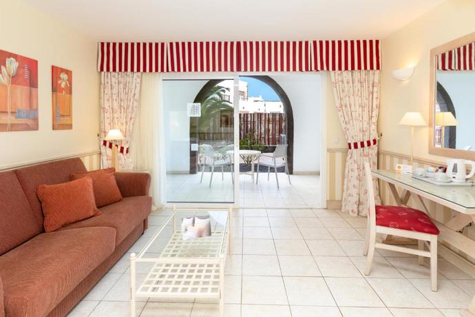 Imagen general del Hotel Gran Castillo Tagoro Family and Fun Playa Blanca. Foto 4