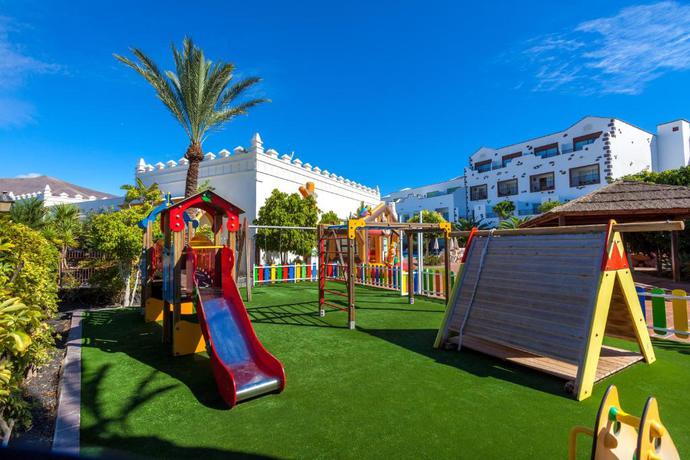 Imagen general del Hotel Gran Castillo Tagoro Family and Fun Playa Blanca. Foto 21