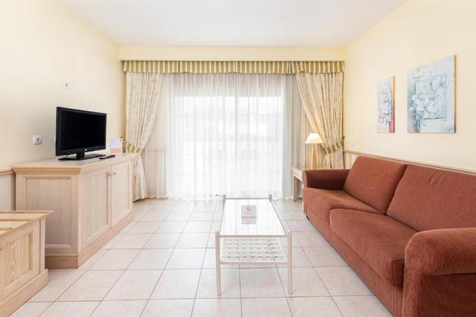 Imagen general del Hotel Gran Castillo Tagoro Family and Fun Playa Blanca. Foto 25