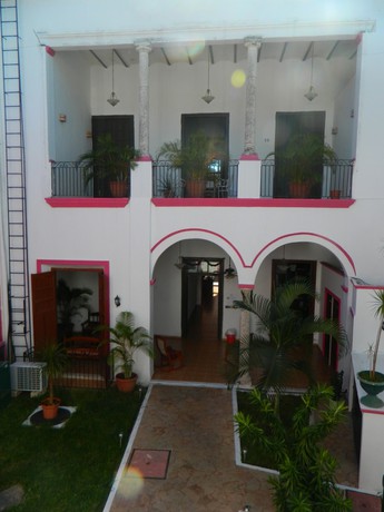 Imagen de los exteriores del Hotel Gran Centenario. Foto 6