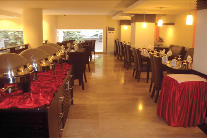 Imagen del bar/restaurante del Hotel Gran Central Manado. Foto 5