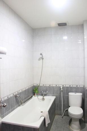 Imagen de la habitación del Hotel Gran Central Manado. Foto 17