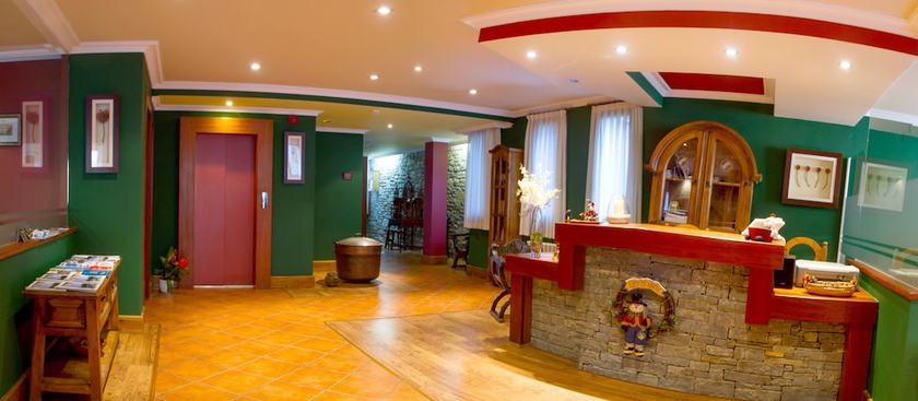 Imagen de los interiores del Hotel Gran Chalet. Foto 10