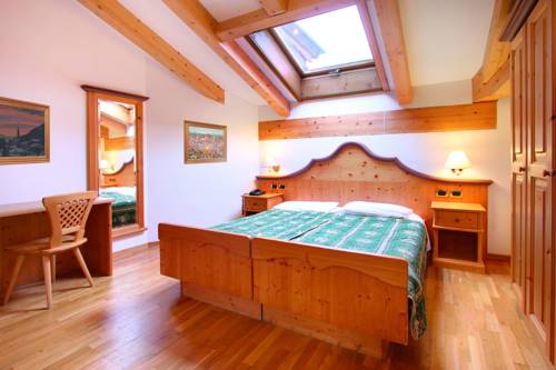 Imagen de la habitación del Hotel Gran Chalet Soreghes. Foto 2