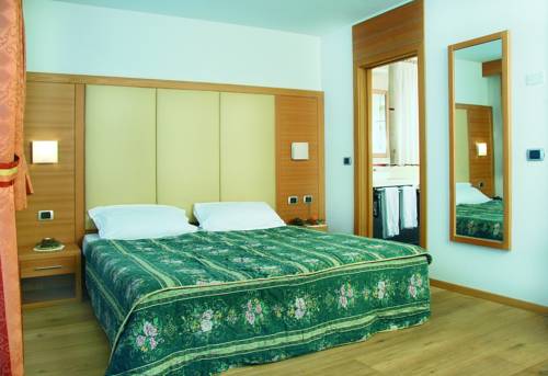 Imagen de la habitación del Hotel Gran Chalet Soreghes. Foto 4