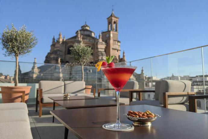 Imagen de los exteriores del Hotel Gran Claridge Granada. Foto 9