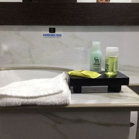 Imagen de la habitación del Hotel Gran Cofanes. Foto 7