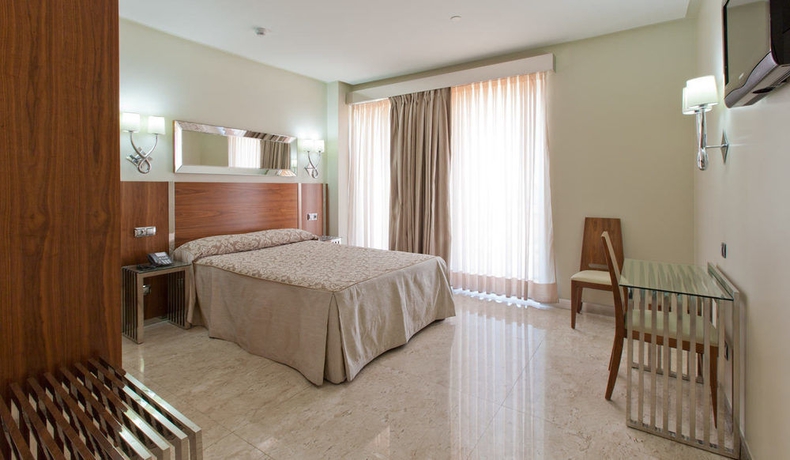 Imagen de la habitación del Hotel Gran Corona Sol. Foto 3