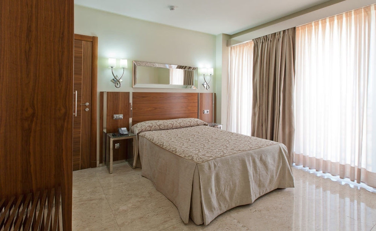 Imagen de la habitación del Hotel Gran Corona Sol. Foto 8