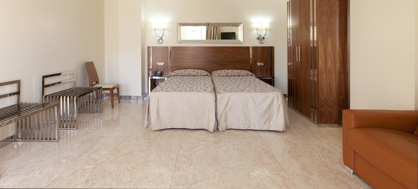 Imagen de la habitación del Hotel Gran Corona Sol. Foto 9