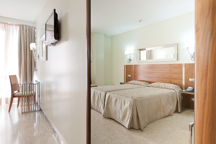 Imagen de la habitación del Hotel Gran Corona Sol. Foto 10