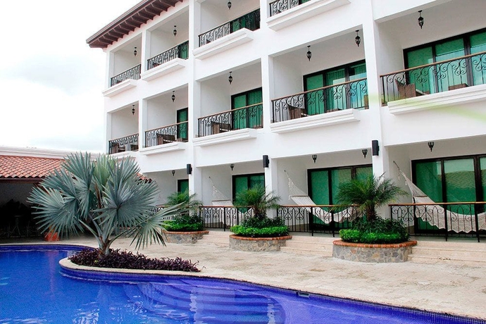 Imagen de la piscina del Hotel Gran David. Foto 19