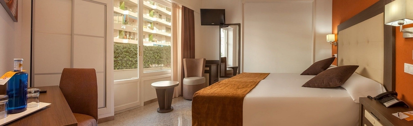 Imagen de la habitación del Hotel Gran Delfin. Foto 11