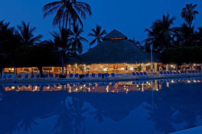 Imagen de la piscina del Hotel Gran Festivall Resort. Foto 12