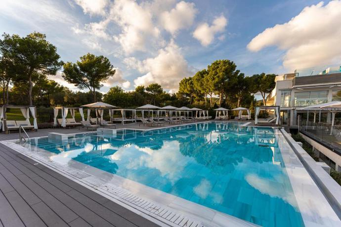 Imagen de la piscina del Hotel Gran Fornells Thalasso & Spa. Foto 17