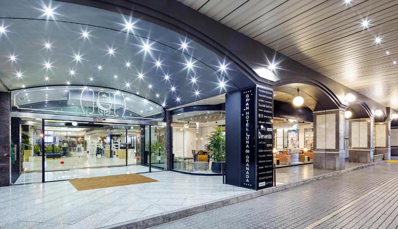 Imagen de los exteriores del Hotel Gran Hotel Luna de Granada. Foto 11