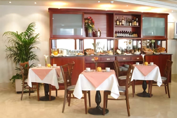 Imagen del bar/restaurante del Hotel Gran Legazpi. Foto 4