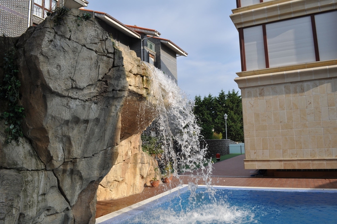 Imagen de la piscina del Hotel Gran Liber & Spa. Foto 19