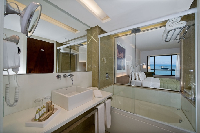 Imagen de la habitación del Hotel Gran Marquise. Foto 5