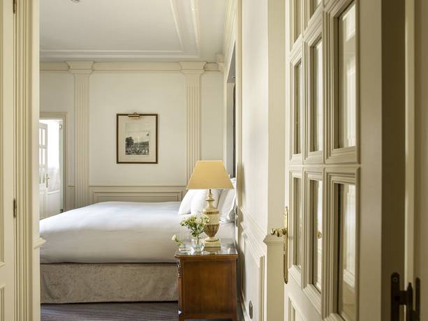 Imagen de la habitación del Hotel Gran Melia Fénix. Foto 17