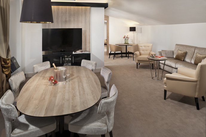 Imagen de la habitación del Hotel Gran Melia Palacio de los Duques. Foto 14