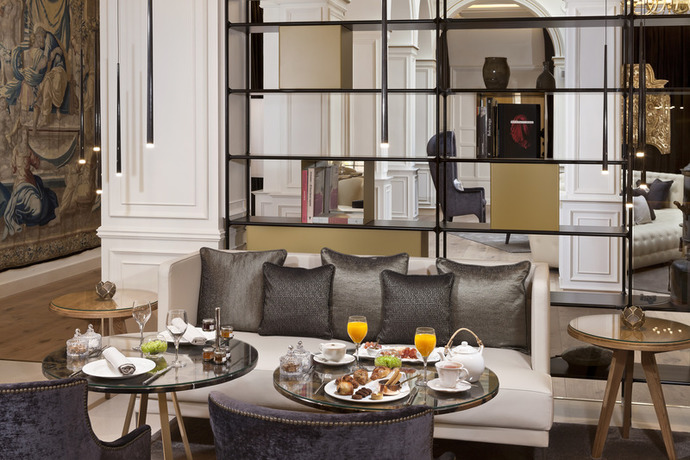 Imagen del bar/restaurante del Hotel Gran Melia Palacio de los Duques. Foto 8