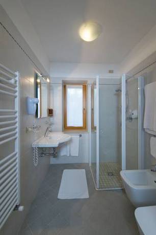 Imagen de la habitación del Hotel Gran Mugon. Foto 16