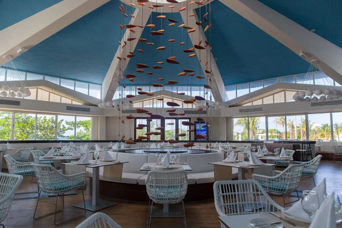 Imagen del bar/restaurante del Hotel Gran Muthu Almirante Beach. Foto 2