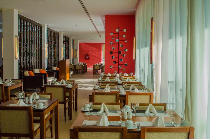 Imagen del bar/restaurante del Hotel Gran Muthu Imperial Cayo Guillermo. Foto 2