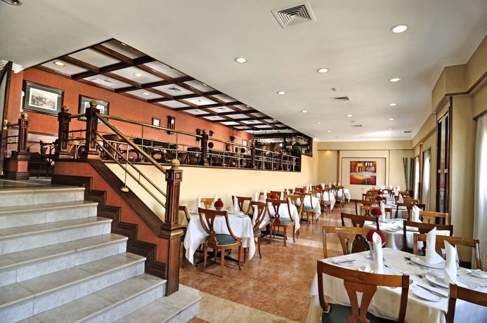 Imagen del bar/restaurante del Hotel Gran Palace. Foto 4