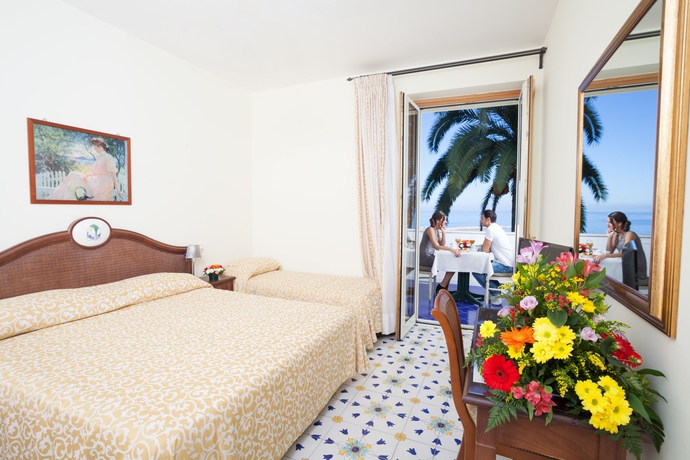Imagen de la habitación del Hotel Gran Paradiso, Bagni. Foto 7